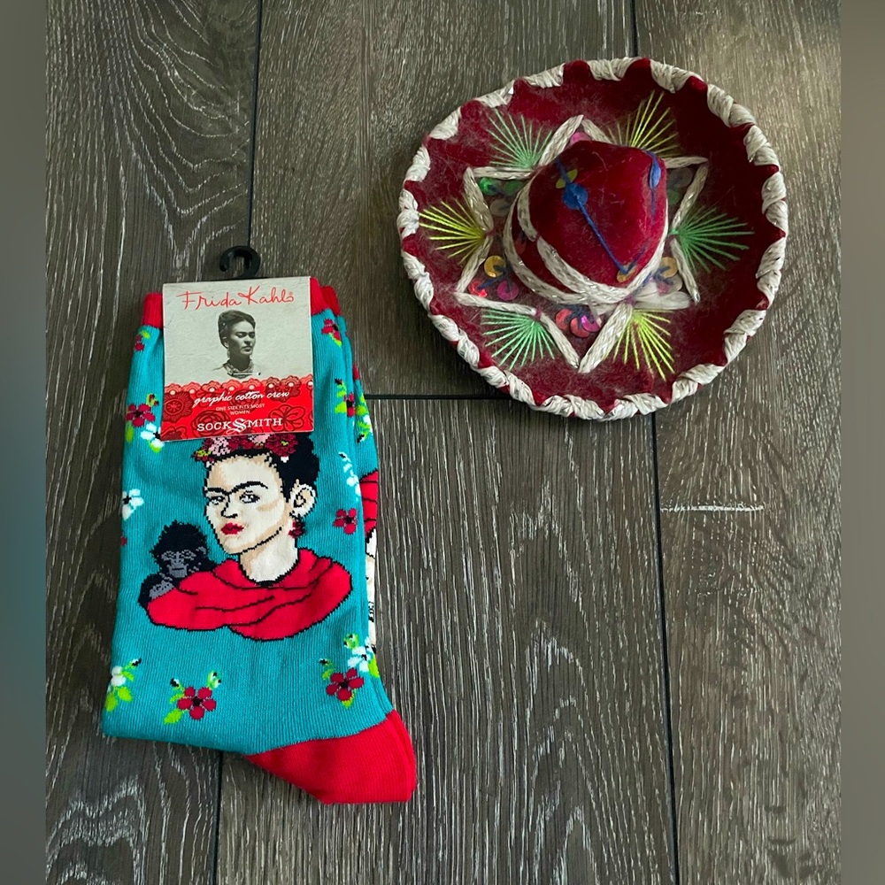 🇲🇽 Frida Khalo women socks . NWT. Medium sock size 9-11. Fits shoe size 5-10.5